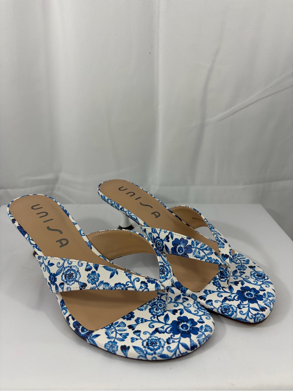 UNISA Women’s Size 7 Blue White Floral Slide Sandals